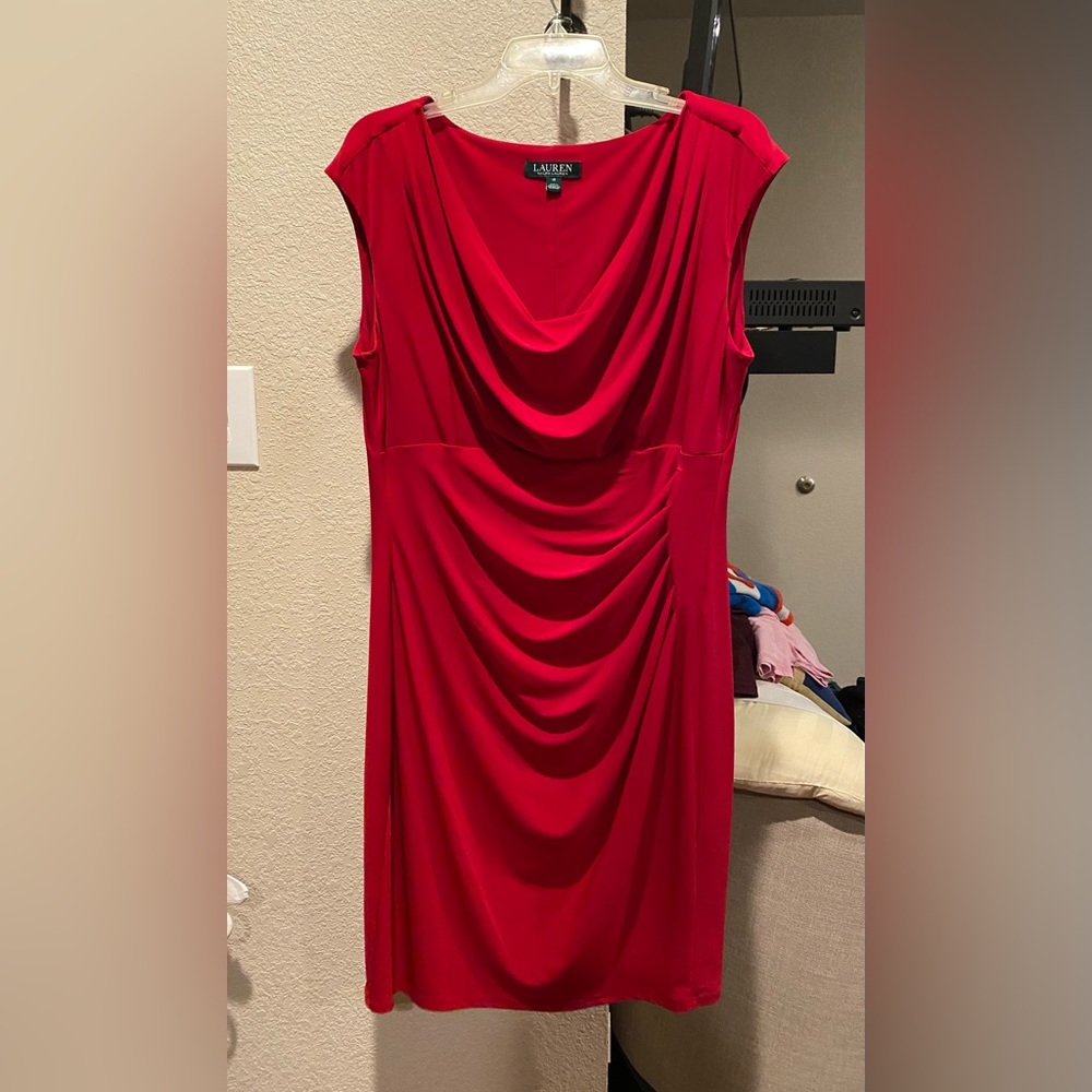 Ralph Lauren Red dress. I’m size women’s 16. Never worn, great condition.